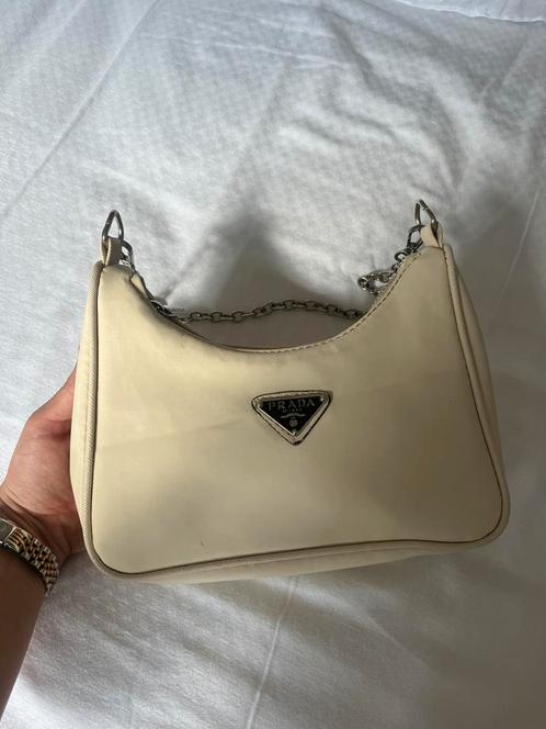 Prada handtas - Zo goed als nieuw, Handtassen en Accessoires, Tassen | Damestassen, Nieuw, Handtas, Beige, Ophalen of Verzenden