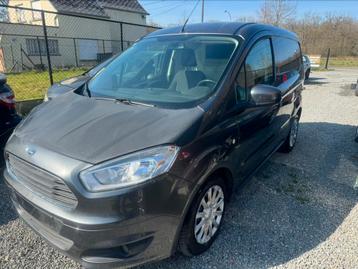 Ford Transit courier 1.0 benzine bj 2017 km 113.304 schade, Auto's, Stof, Bedrijf, 74 kW, SUV of Terreinwagen