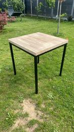 Tuintafel massief hout en stalen poten, Ophalen, Zo goed als nieuw