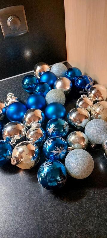 KERSTBALLEN beschikbaar voor biedingen