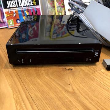 Wii met controler en verschillende spelletjes  beschikbaar voor biedingen