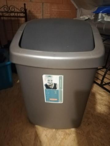Vuilbak Curver, 30 tot 40 liter, Ophalen, Zo goed als nieuw