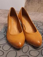 Schoenen, Ophalen of Verzenden, Zo goed als nieuw, Bruin
