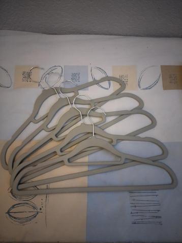 Set hangers beschikbaar voor biedingen