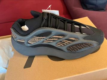 Adidas Yeezy 700 taille 10us/44eu, Neuf, Enlèvement ou Envoi, Autres couleurs, Adidas Yeezy