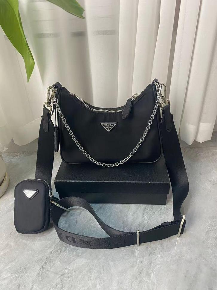 Zwarte schoudertas met luxe look, Handtassen en Accessoires, Tassen | Schoudertassen, Zo goed als nieuw, Zwart, Ophalen of Verzenden