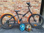 20” kinderfiets B-Twin in perfecte staat + 2 fietshelmen, Ophalen, Zo goed als nieuw, 20 inch
