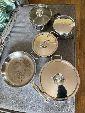 Verschillende inox potten en pan beschikbaar voor biedingen