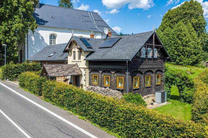 Charmante historische villa in Petrovice, Immo, Buitenland, Overig Europa, Woonhuis, Dorp