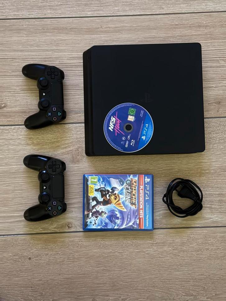 PS4 Slim 1TB + 2 controllers + 2 games, Games en Spelcomputers, Spelcomputers | Sony PlayStation 4, Zo goed als nieuw, Slim, 1 TB