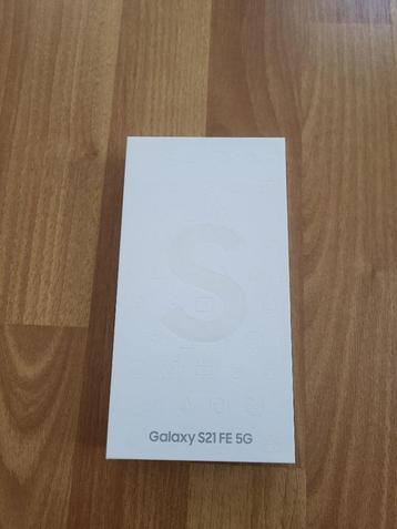 Samsung S21 FE 5G 128GB Blanc 100% Neuf disponible aux enchères