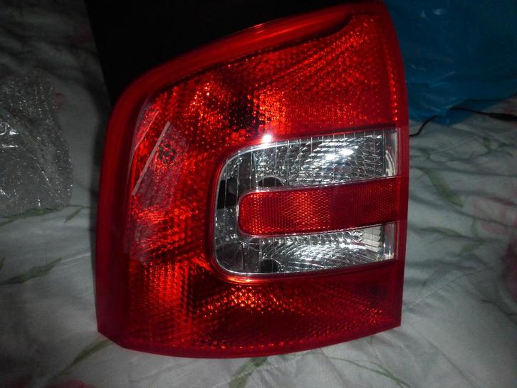 NOUVEAU feu arrière gauche pour Skoda Octavia Combi, Autos : Pièces & Accessoires, Éclairage, Skoda, Neuf, Enlèvement ou Envoi