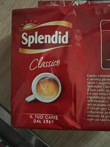 Gemalen koffie beschikbaar voor biedingen
