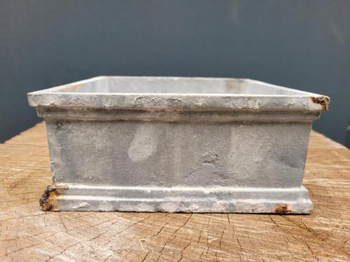 Vierkante gietijzeren bloembak vierkant jardiniere, Tuin en Terras, Bloembakken en Plantenbakken, Zo goed als nieuw, Metaal, Binnen