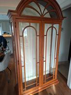Vitrinekast met 3 glazen leggers, Ophalen