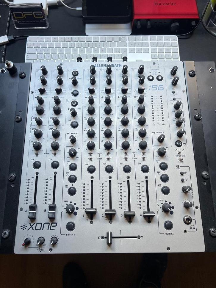 Allen & Heath Xone 96, Muziek en Instrumenten, Mengpanelen, Zo goed als nieuw, 5 tot 10 kanalen, Microfooningang, Ophalen