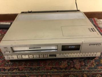 Zeldzame retro Video recorder/speler SHARP beschikbaar voor biedingen