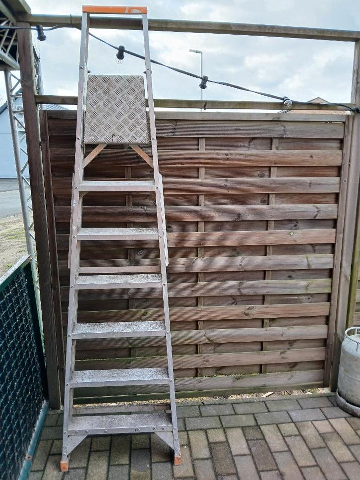 7 treden trapladder petry, Bricolage & Construction, Échelles & Escaliers, Comme neuf, Escalier, 4 mètres ou plus, Pliable ou rétractable/escamotable