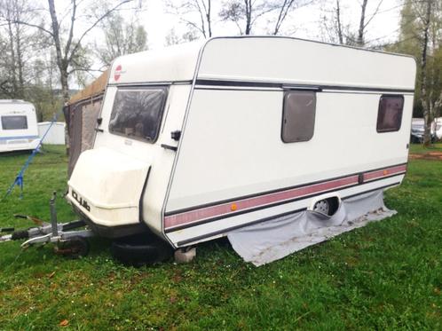 Zeer goede Bürstner „Club” caravan met luifel., Caravans en Kamperen, Caravans, Particulier, tot en met 4, 500 - 750 kg, Standaardzit