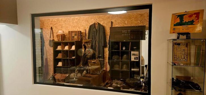 New Military Store 7620 Bléharies, Verzamelen, Militaria | Algemeen, Overige soorten, Kleding of Schoenen, Ophalen of Verzenden
