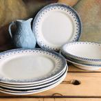 platte borden + plateau’s op lage voet Petrus Regout Bordure, Antiek en Kunst, Antiek | Servies los, Ophalen of Verzenden