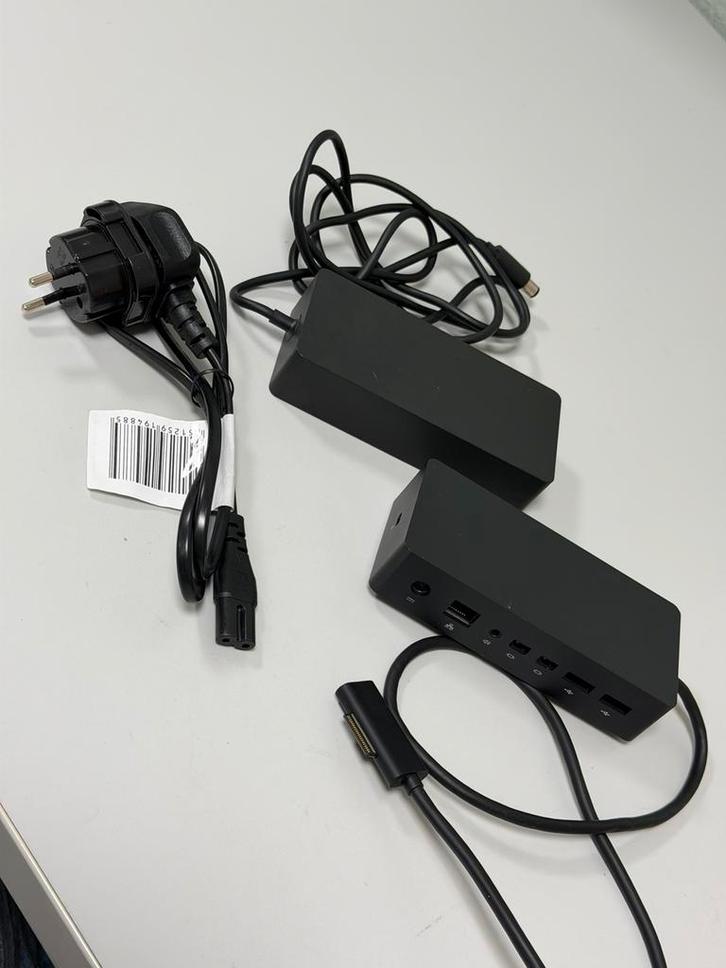 Microsoft Surface Dock 1 + originele Adapter dockingsstation, Computers en Software, Dockingstations, Zo goed als nieuw, Docking station