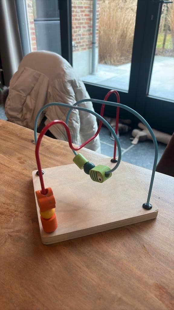 Houten kralenspiraal / motoriek‑speelgoed, Huis en Inrichting, Woonaccessoires | Wandplanken en Boekenplanken, Zo goed als nieuw