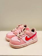 Nike roze sneaker maat 22, Kinderen en Baby's, Ophalen of Verzenden, Zo goed als nieuw