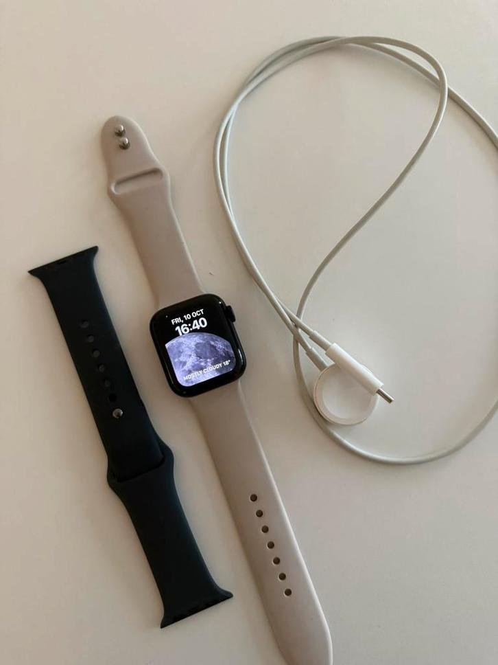 Apple watch SE, Handtassen en Accessoires, Smartwatches, Zo goed als nieuw, Ophalen of Verzenden