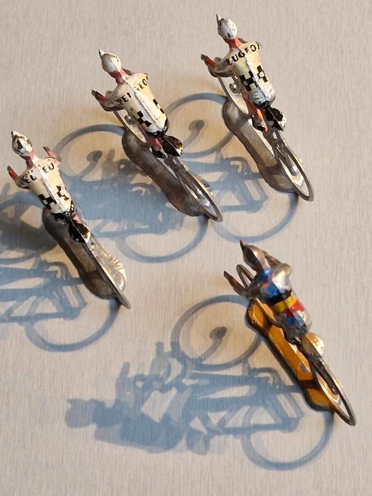 3 Peugeot en 1 Belgisch Landentrui rennertjes, Antiek en Kunst, Antiek | Speelgoed, Verzenden