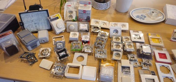 ensemble pour prise électrique et divers 100 EUROS, Bricolage & Construction, Électricité & Câbles, Comme neuf, Prise de courant