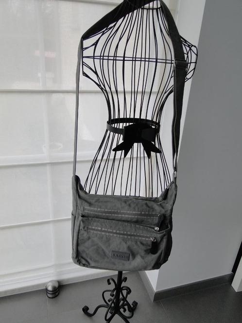Praktische nylon schoudertas, Handtassen en Accessoires, Tassen | Schoudertassen, Zo goed als nieuw, Grijs, Ophalen of Verzenden