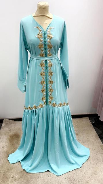 Beau caftan brodé, Neuf, Autre, Taille 38/40 (M), Enlèvement ou Envoi