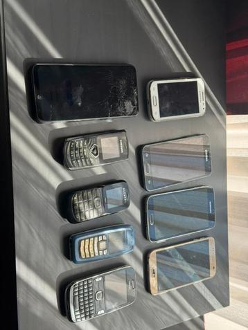Set van 9 Samsung- en Nokia- en Alcatel Galaxy-telefoons beschikbaar voor biedingen