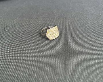 Ring met natuurlijke fancy kleur diamanten 14ct wit goud beschikbaar voor biedingen
