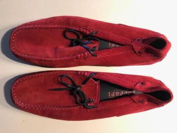 Italiaanse elegantie: Tod’s x Ferrari loafers nieuw in rood beschikbaar voor biedingen