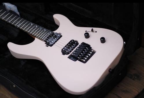 Jackson Virtuoso – Guitar | Satin Shell Pink | USA, Muziek en Instrumenten, Snaarinstrumenten | Gitaren | Elektrisch, Zo goed als nieuw