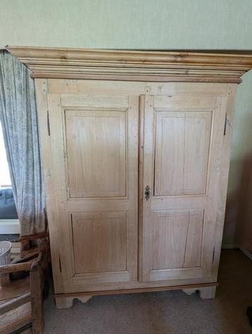 Houten kast landelijke stijl beschikbaar voor biedingen