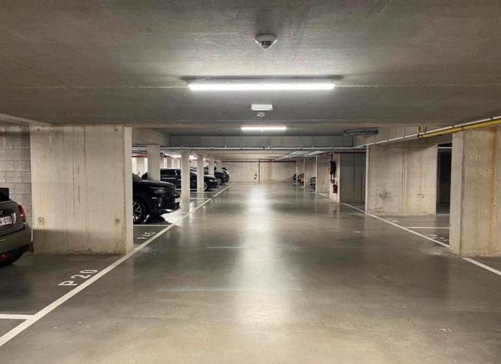 Overdekte parkeerplaats in Hoogstraten, Immo, Garages en Parkeerplaatsen, Provincie Antwerpen