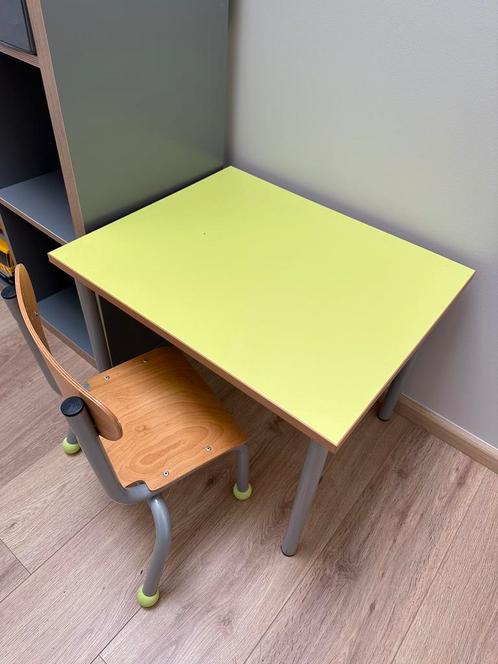 Chaise avec table pour enfant, Enfants & Bébés, Chambre d'enfant | Tables & Chaises, Comme neuf, Enlèvement