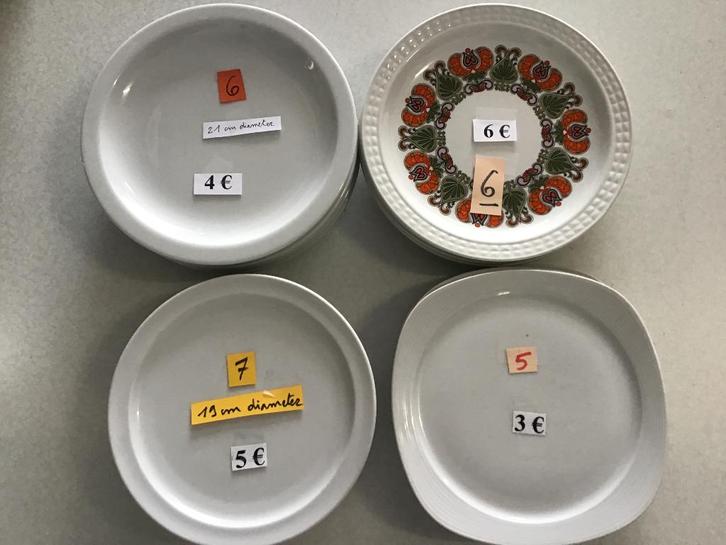 75 assiettes plates à prix avantageux, Maison & Meubles, Cuisine | Vaisselle, Comme neuf, Assiettes(s), Enlèvement ou Envoi