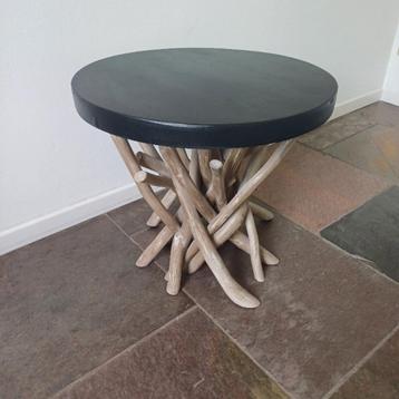 Hippe bijzet tafel of salontafeltje beschikbaar voor biedingen