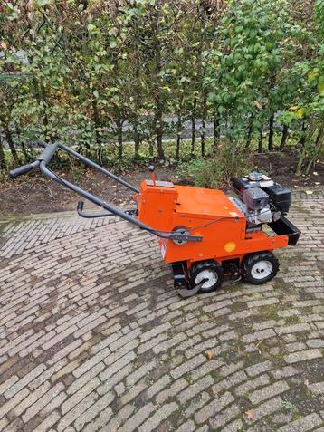 Graszodensnijder Husqvarna beschikbaar voor biedingen
