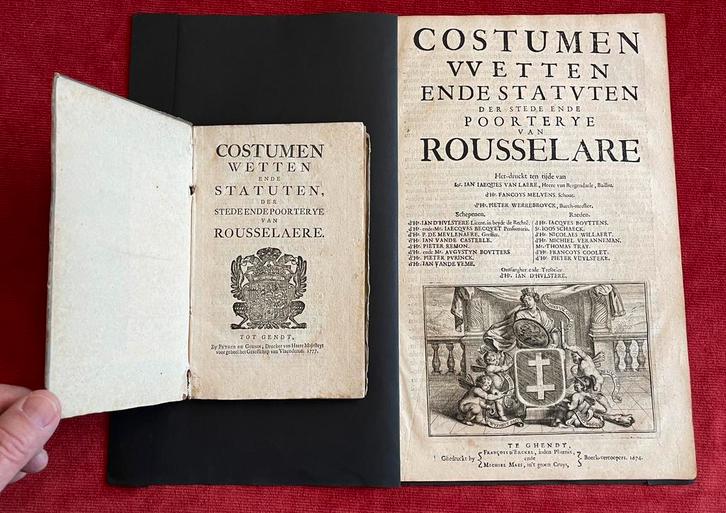 Roeselare: 2 x “Costumen… van … Roussela(e)re“, 1674 en 1777, Antiek en Kunst, Antiek | Boeken en Manuscripten, Ophalen