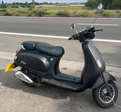Scooter Venesi - klasse B - 50 cc, Fietsen en Brommers, Scooters | Overige merken, Zo goed als nieuw, Ophalen
