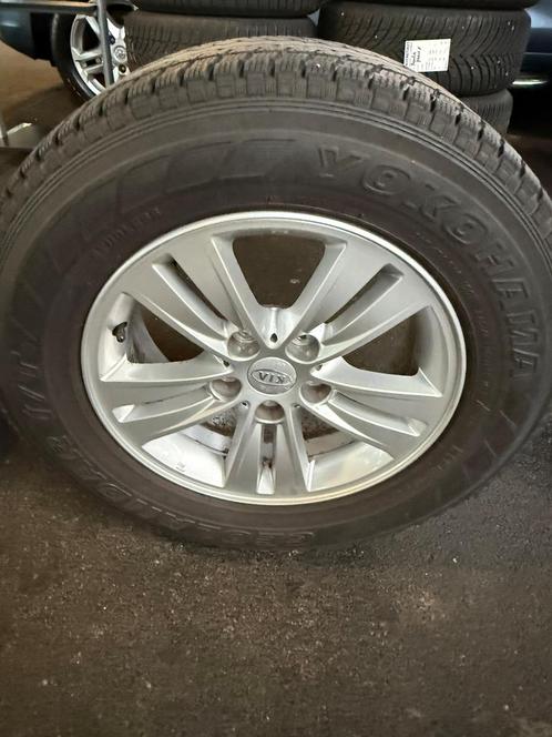 Kia Yokohama winterbanden + velgen, Auto-onderdelen, Banden en Velgen, Band(en), Winterbanden, 16 inch, 215 mm, Personenwagen