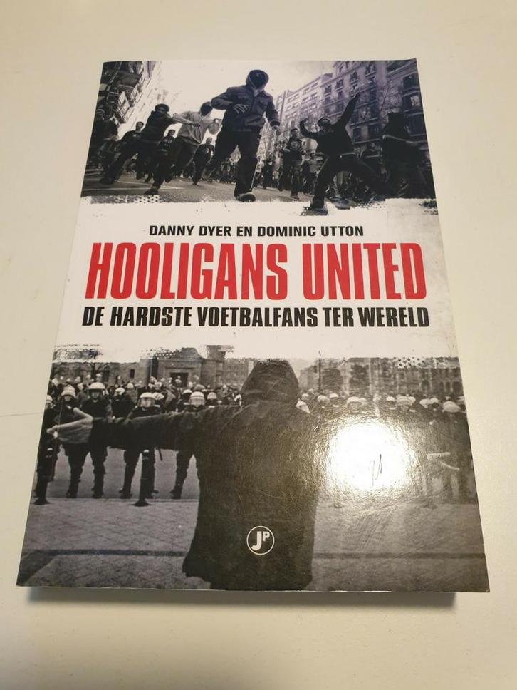 Dominic Utton - Hooligans United, Boeken, Overige Boeken, Zo goed als nieuw, Ophalen of Verzenden