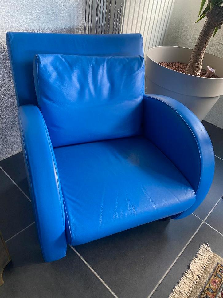 Moderne Designzetel "Frighetto" in hemelsblauw leder, Huis en Inrichting, Fauteuils, Zo goed als nieuw, Leer, 50 tot 75 cm, 75 tot 100 cm
