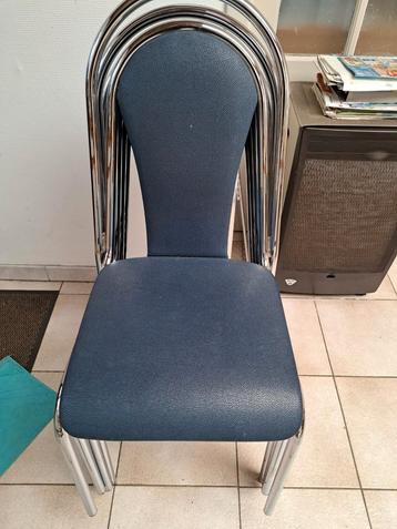 4 stuks keuken stoelen donkerblauw.