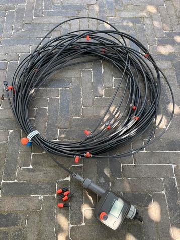 Bewateringsautomaat Gardena + 60m leiding met 22 sproeiers beschikbaar voor biedingen
